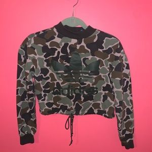 Camo cropped adidas pull over !